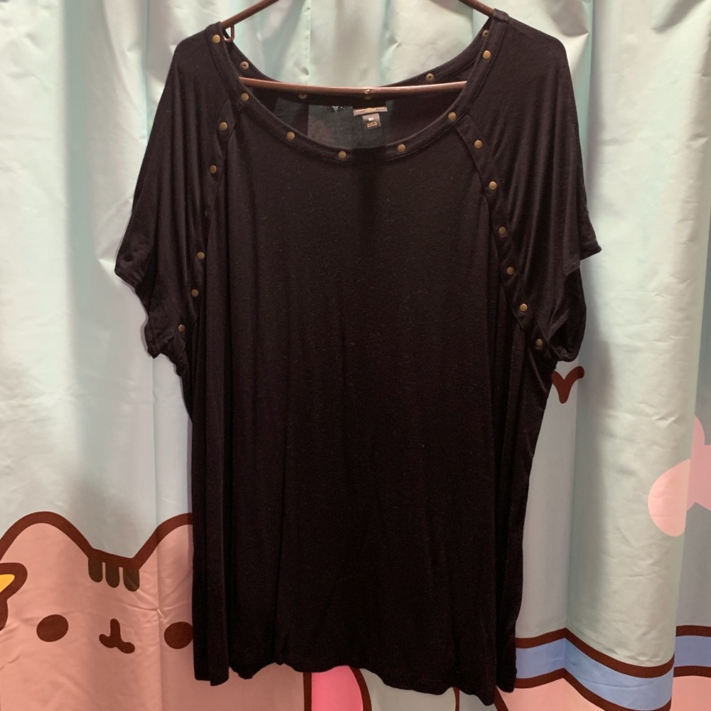 3/$25🌺PLUS! Black T-Shirt with Gold Studs